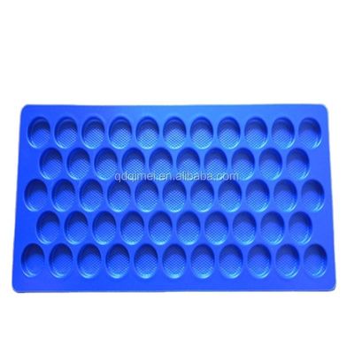 Variété de plateaux en plastique bleus pour appareils médicaux