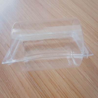 Une coupe de mesure en plastique conçue de façon pratique pour une posologie médicamenteuse précise