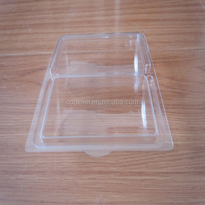 Une coupe de mesure en plastique conçue de façon pratique pour une posologie médicamenteuse précise