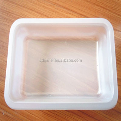 Une coupe de mesure en plastique conçue de façon pratique pour une posologie médicamenteuse précise