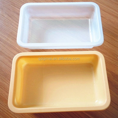Une coupe de mesure en plastique conçue de façon pratique pour une posologie médicamenteuse précise
